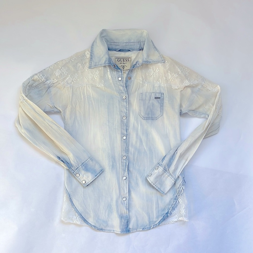 GUESS LACE WHITE WASH DENIM PEARL SNAP BUTTON DOWN